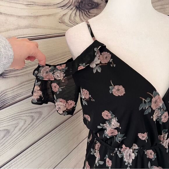 Express Black & Pink Floral Open Back Cold Shoulder V Neck Top - Picture 2 of 8